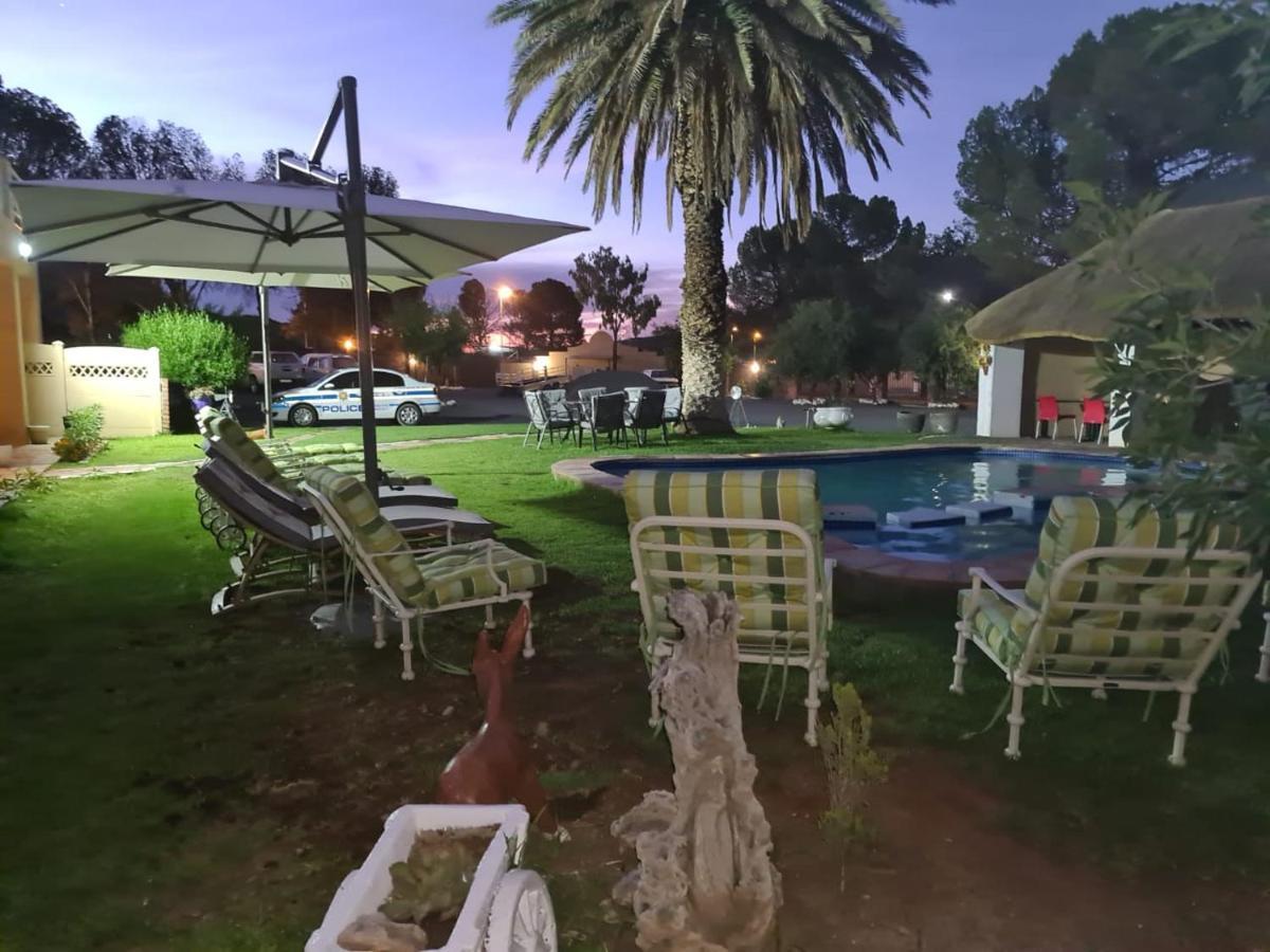 Victoria Oaks Guesthouse Victoria West المظهر الخارجي الصورة