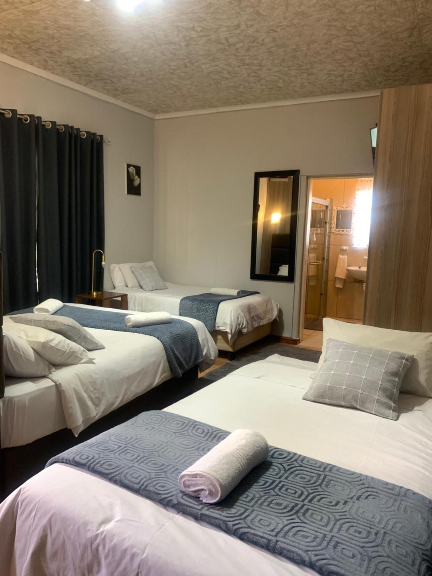 Victoria Oaks Guesthouse Victoria West المظهر الخارجي الصورة